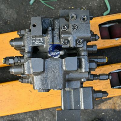 UX22-135 VOE14550306 Válvula de control hidráulica EC135B EC140 EC140B EC140D Partes hidráulicas de excavadoras