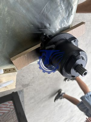 B0440-18001 708-7r-00710 708-7r-01690 Para Kayaba Wa320-5 Wa320-6 Motor de ventilador hidráulico Motor;aceite (accionamiento del ventilador) Piezas de excavadora Aftermarket Original